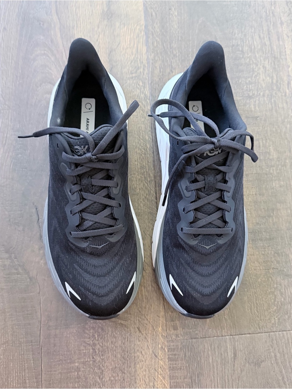 NEW HOKA Arahi 6 Running Shoes | Black/White | Size: 9.5 - Picture 4 of 9